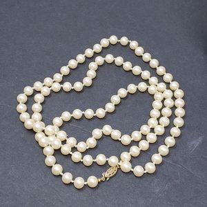 Vintage Single knotted Faux pearls length 40' total Excellent condition